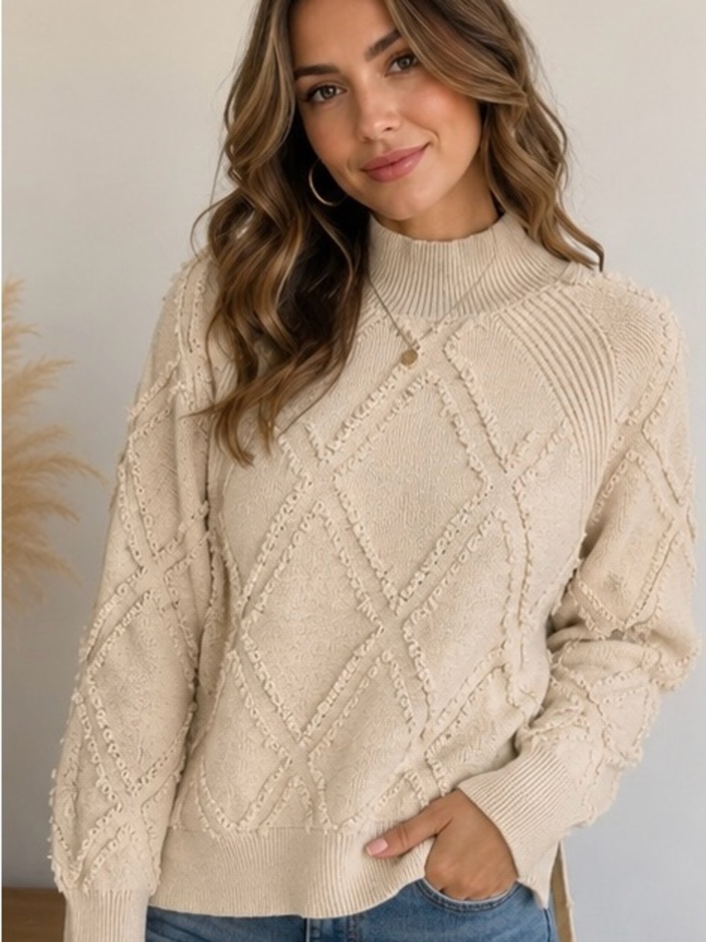 Red Star Textured Diamond Fringe Mock Neck Sweater – Cream